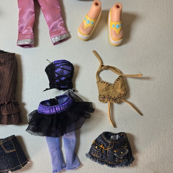 Bratz Yasmin Doll + Clothes Shoes Bundle - Sportz + Be Bratz - Picture 5 of 7